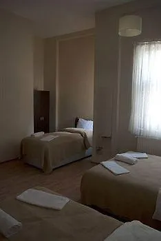 Melek Pera